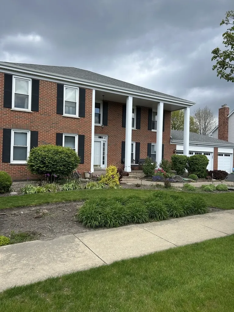690 Waterford Drive Des Plaines IL 60016