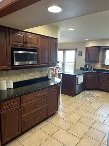 690 Waterford Drive Des Plaines IL 60016