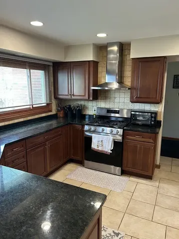 690 Waterford Drive Des Plaines IL 60016