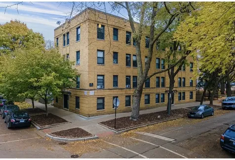 1056 West Lill Avenue Chicago IL 60614