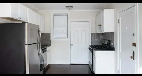 1056 West Lill Avenue Chicago IL 60614