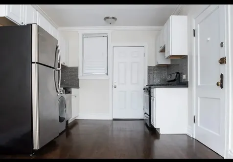 1056 West Lill Avenue Chicago IL 60614