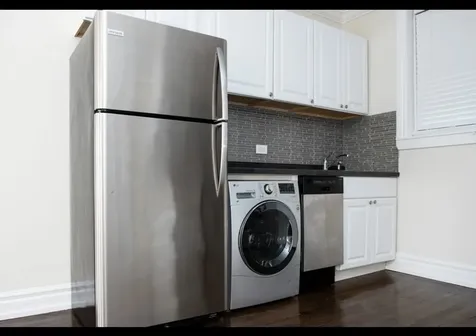 1056 West Lill Avenue Chicago IL 60614