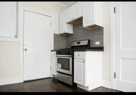 1056 West Lill Avenue Chicago IL 60614