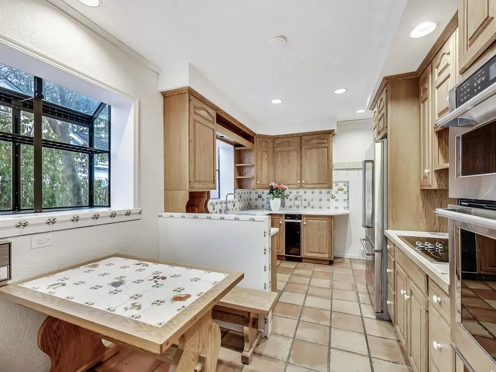 2929 Indianwood Road Wilmette IL 60091
