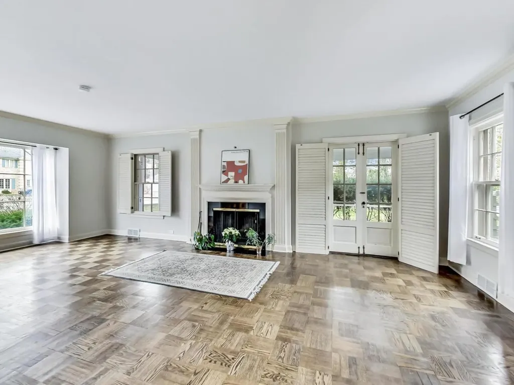 2929 Indianwood Road Wilmette IL 60091
