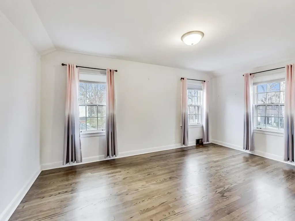 2929 Indianwood Road Wilmette IL 60091