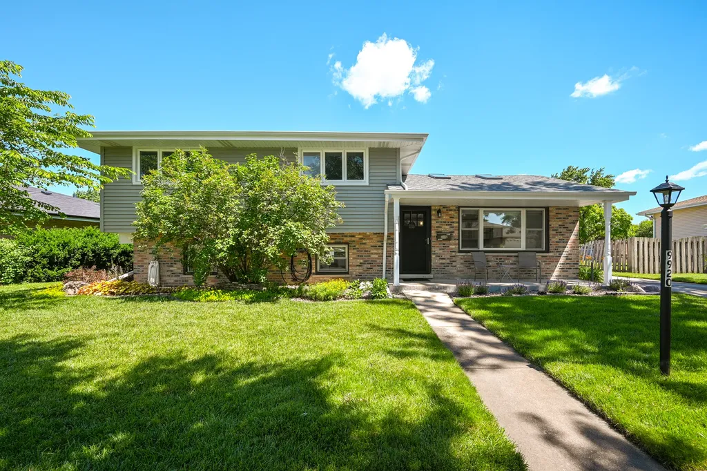 9920 La Reina Real Street Orland Park IL 60462