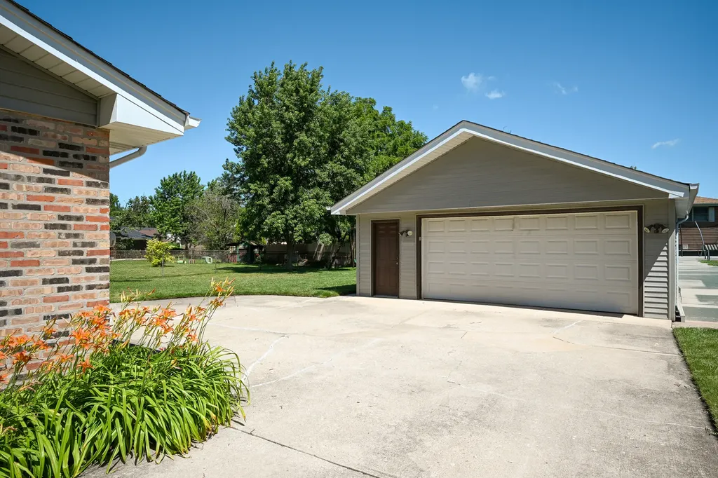 9920 La Reina Real Street Orland Park IL 60462