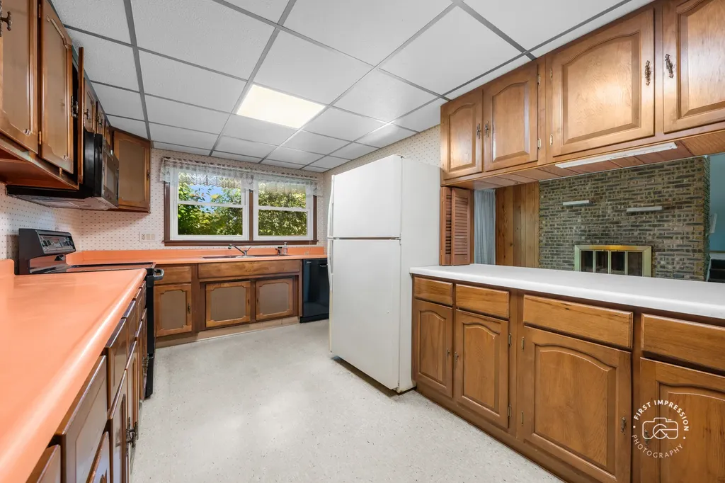 877 North Fordham Avenue Aurora IL 60506