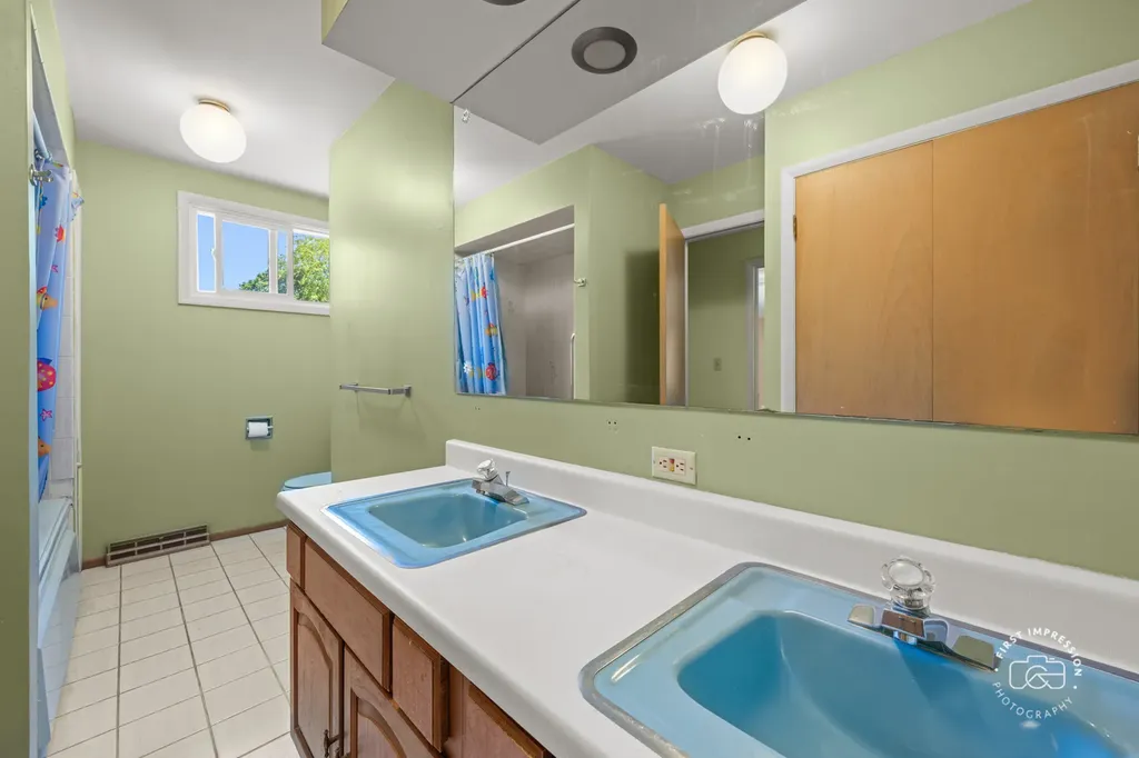 877 North Fordham Avenue Aurora IL 60506