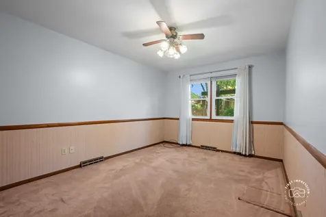 877 North Fordham Avenue Aurora IL 60506