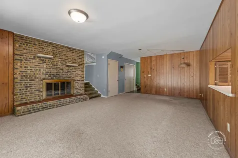 877 North Fordham Avenue Aurora IL 60506