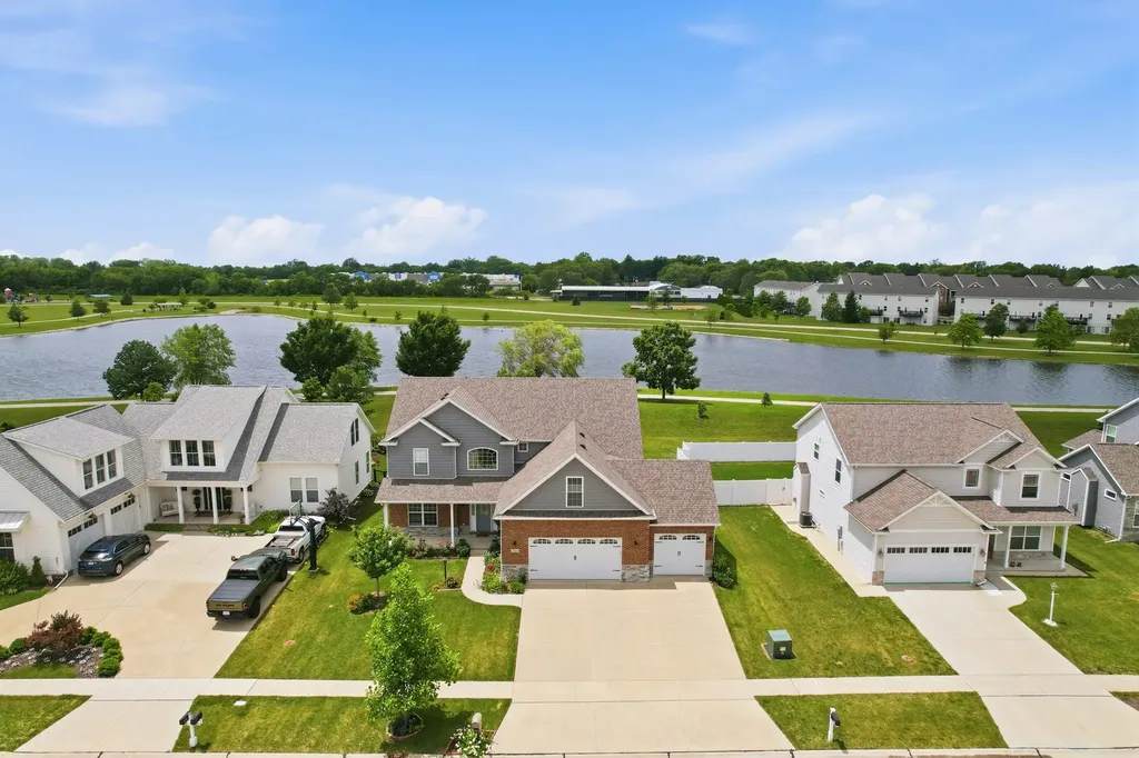 311 Bradford Avenue Savoy IL 61874