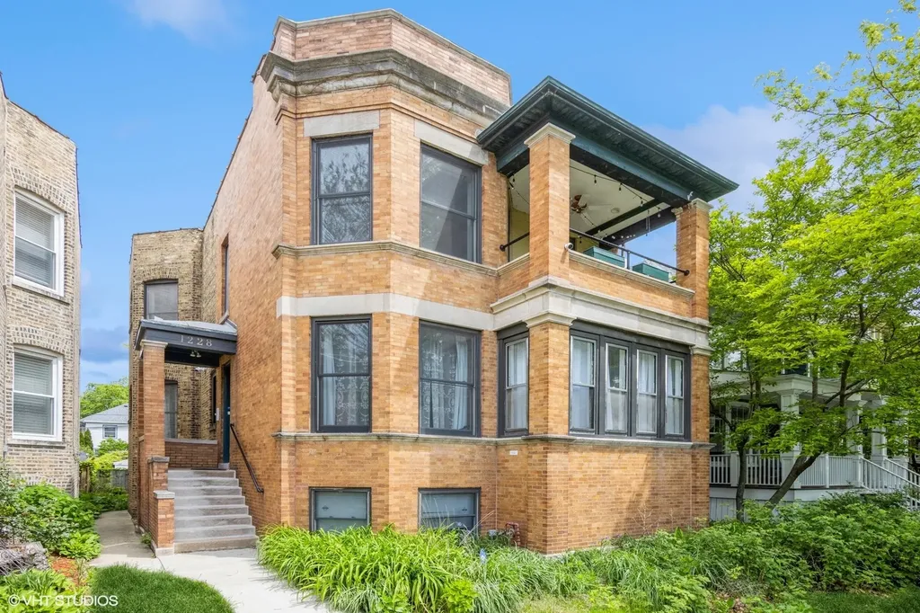 1228 West Glenlake Avenue Chicago IL 60660