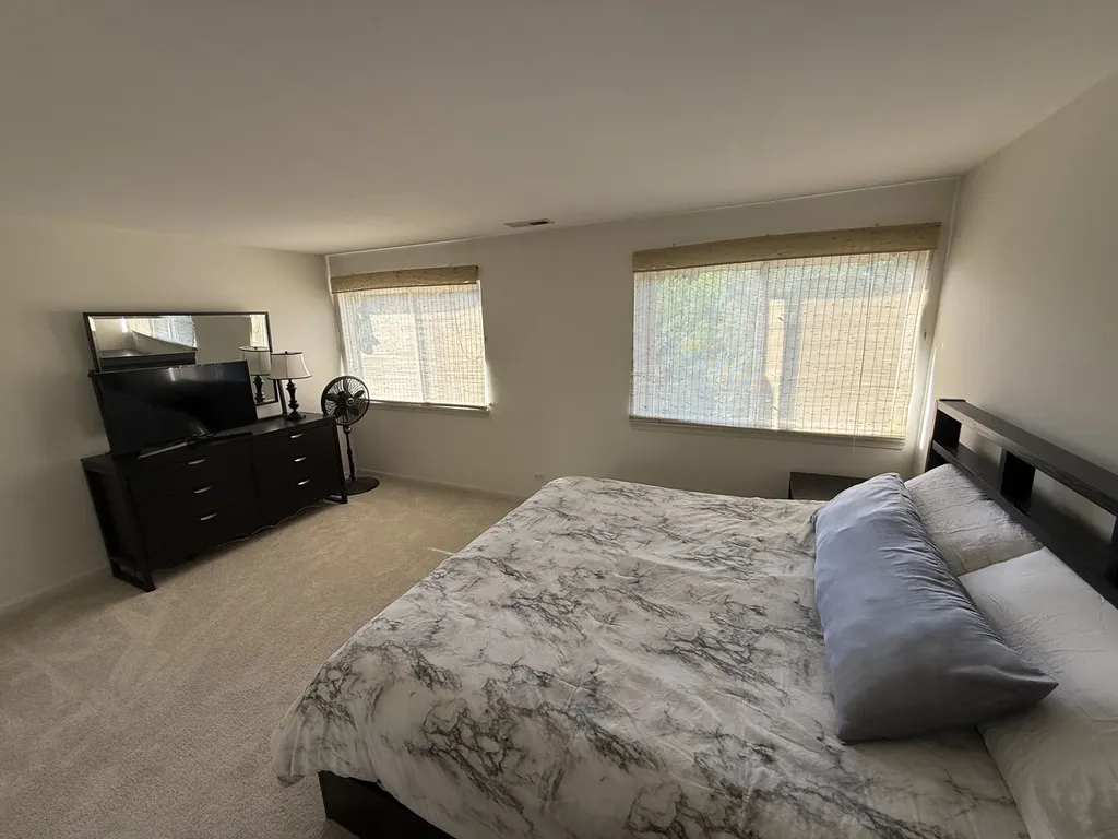 1045 Woodview Court Aurora IL 60502
