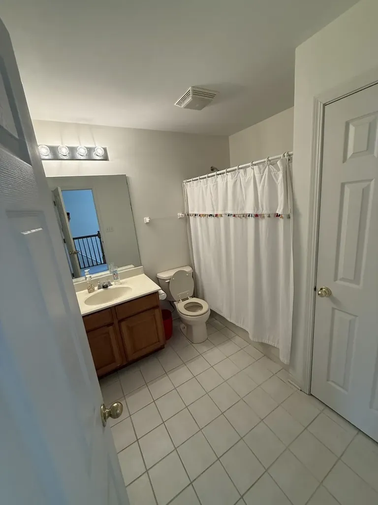 1045 Woodview Court Aurora IL 60502