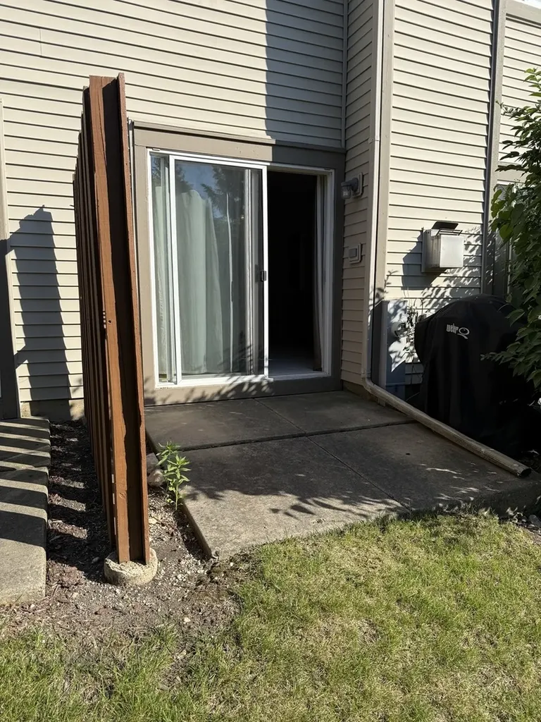 1045 Woodview Court Aurora IL 60502