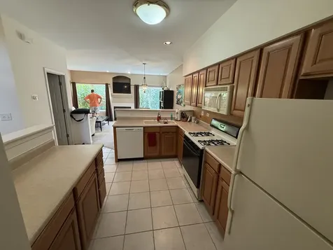 1045 Woodview Court Aurora IL 60502