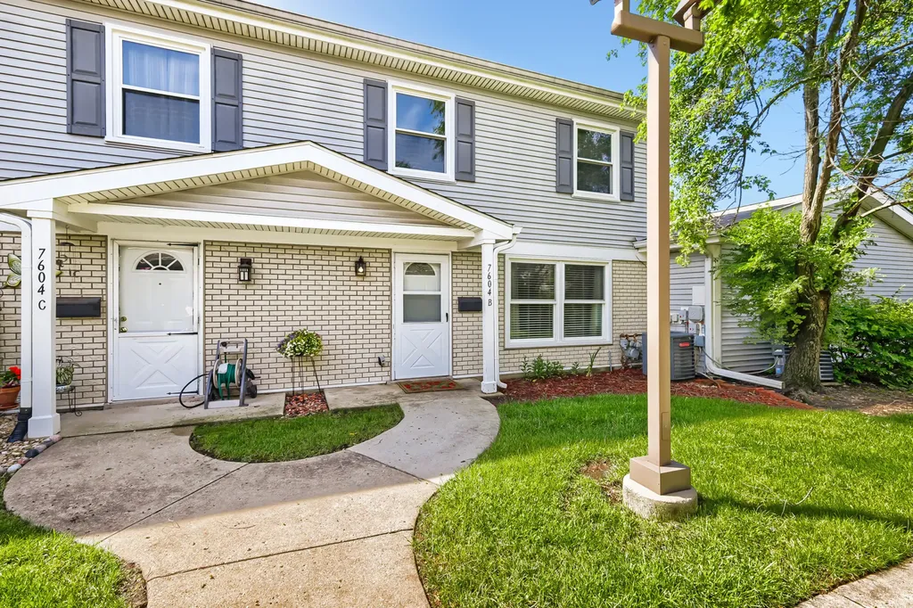 7604 Bristol Lane Hanover Park IL 60133
