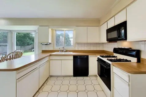 4269 Terri Lyn Lane Northbrook IL 60062
