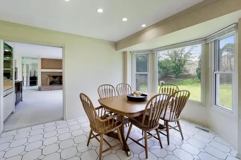 4269 Terri Lyn Lane Northbrook IL 60062