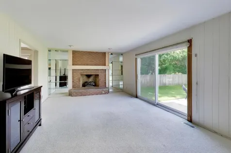 4269 Terri Lyn Lane Northbrook IL 60062