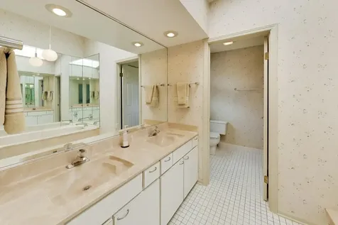 4269 Terri Lyn Lane Northbrook IL 60062
