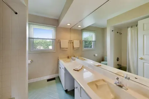 4269 Terri Lyn Lane Northbrook IL 60062