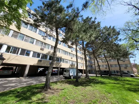 2020 West Farwell Avenue Chicago IL 60645
