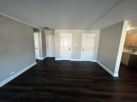 2020 West Farwell Avenue Chicago IL 60645