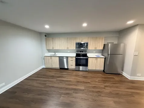 2020 West Farwell Avenue Chicago IL 60645