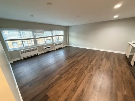 2020 West Farwell Avenue Chicago IL 60645