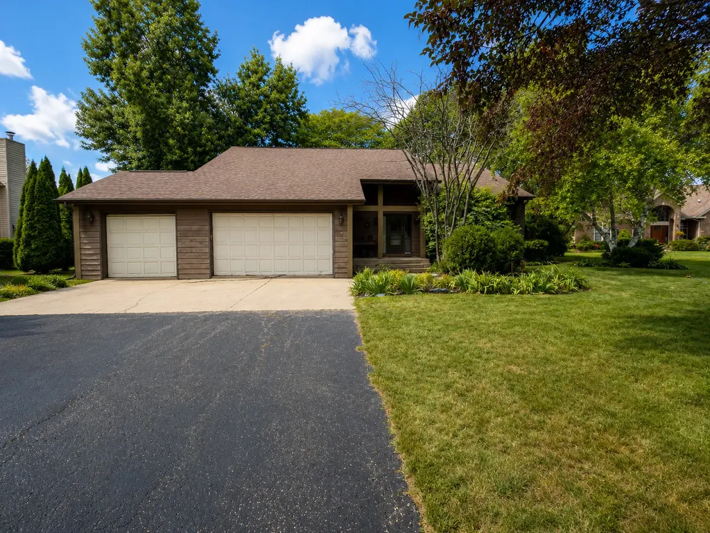 38222 North Golf Lane Drive Wadsworth IL 60083