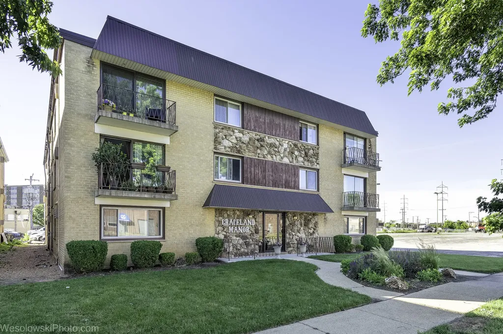 915 Graceland Avenue Des Plaines IL 60016