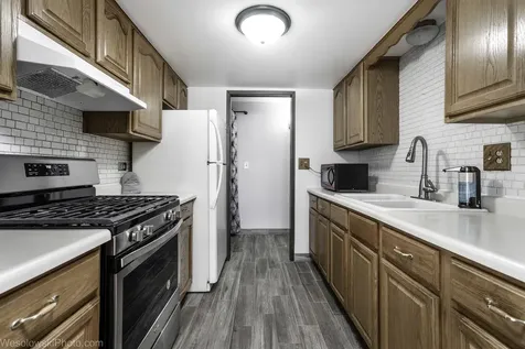 915 Graceland Avenue Des Plaines IL 60016