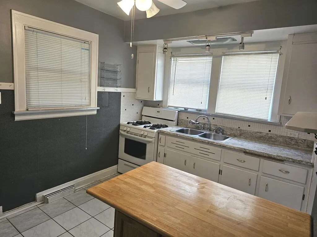 5445 North Magnet Avenue Chicago IL 60630