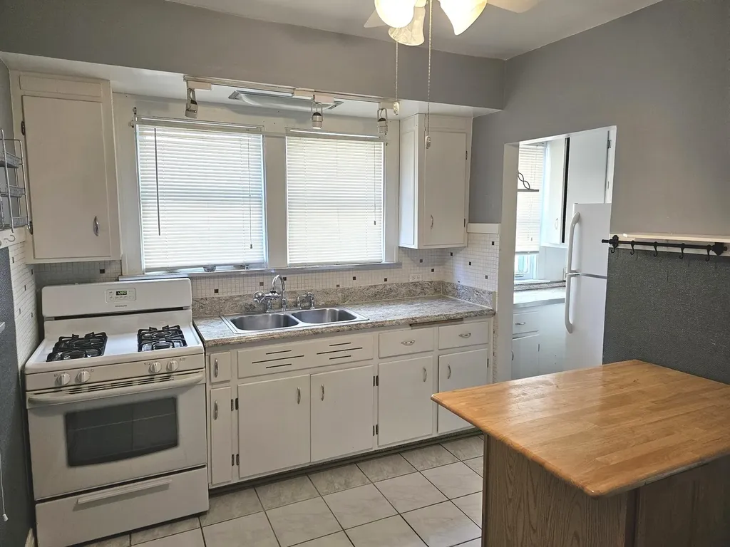 5445 North Magnet Avenue Chicago IL 60630
