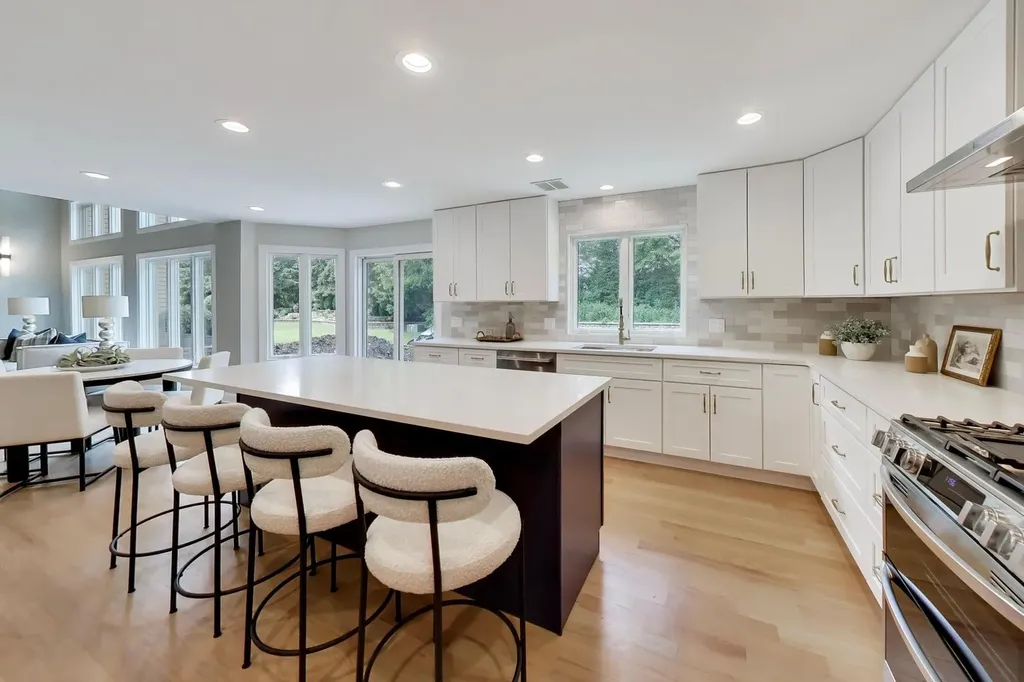 2432 Legacy Drive Aurora IL 60502