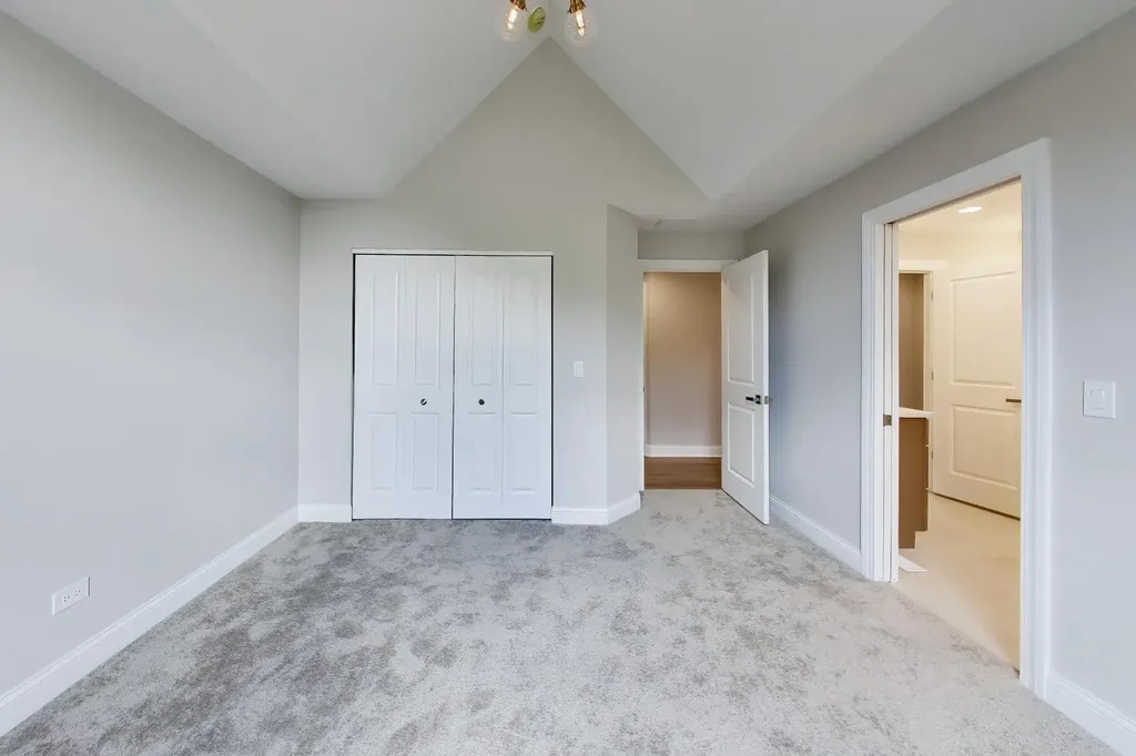 2432 Legacy Drive Aurora IL 60502