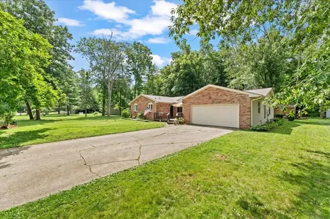 1617 Lake Shore Drive Mahomet IL 61853