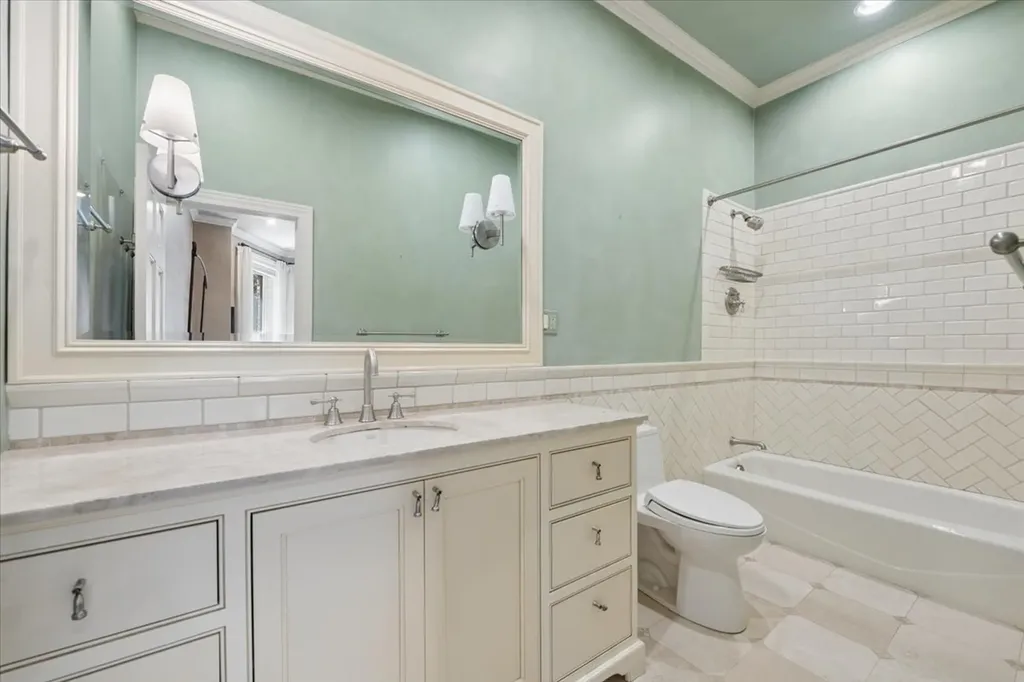 818 South Bishop Street Chicago IL 60607