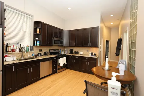 1026 West Roscoe Street Chicago IL 60657