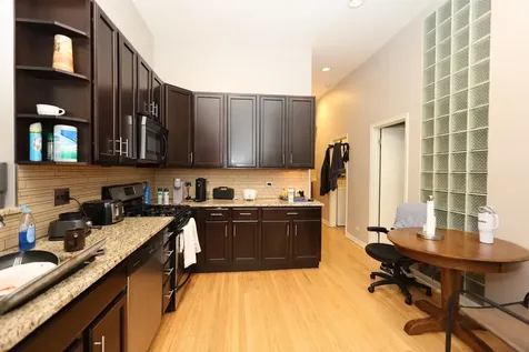 1026 West Roscoe Street Chicago IL 60657