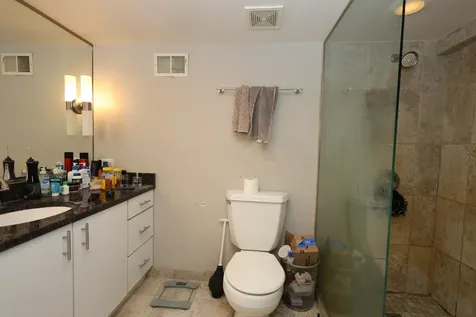1026 West Roscoe Street Chicago IL 60657