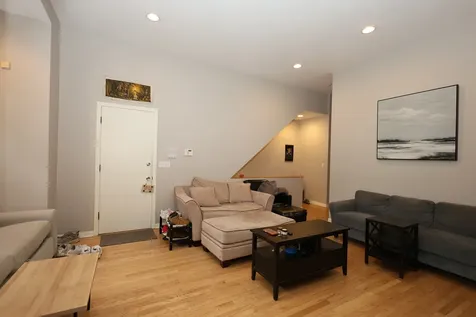 1026 West Roscoe Street Chicago IL 60657