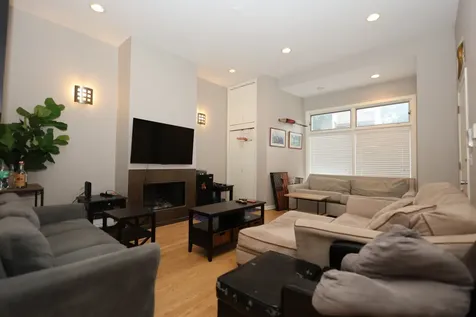 1026 West Roscoe Street Chicago IL 60657