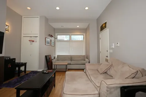 1026 West Roscoe Street Chicago IL 60657