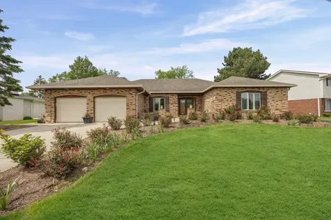 412 Stratford Lane Willowbrook IL 60527