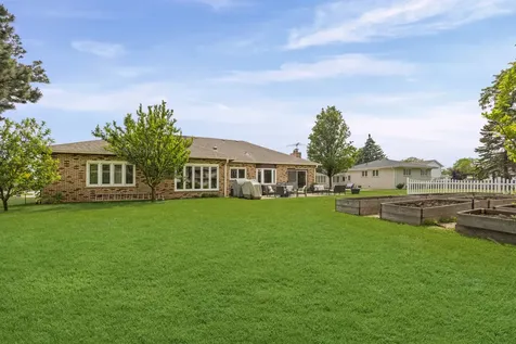 412 Stratford Lane Willowbrook IL 60527